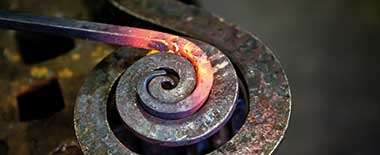 KUN_kunstsmid_Forging-the_iron_iStock-181129031_380x155.jpg